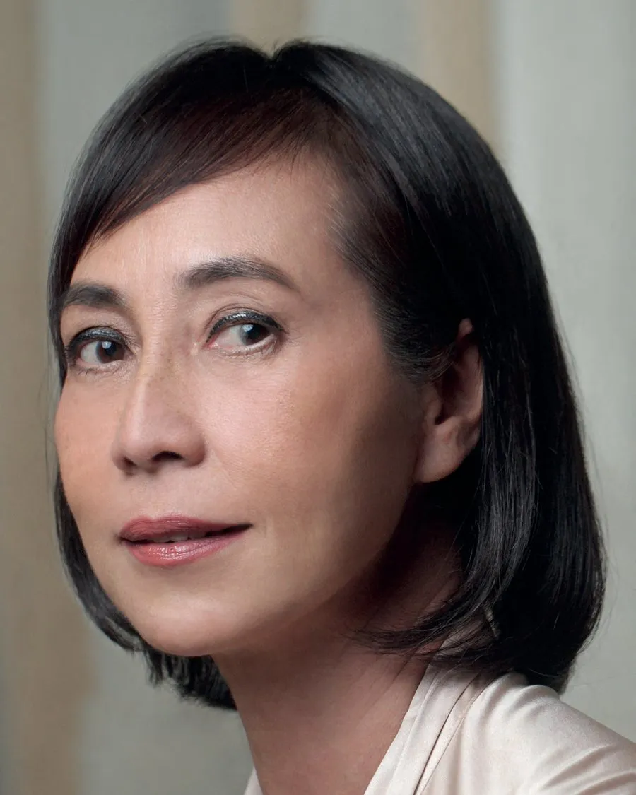 Model with a soft dark bob topper